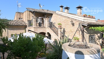 VILLA BIFAMILIARE INTERA in Chieti Via Filippo Masci con materiali pregiati